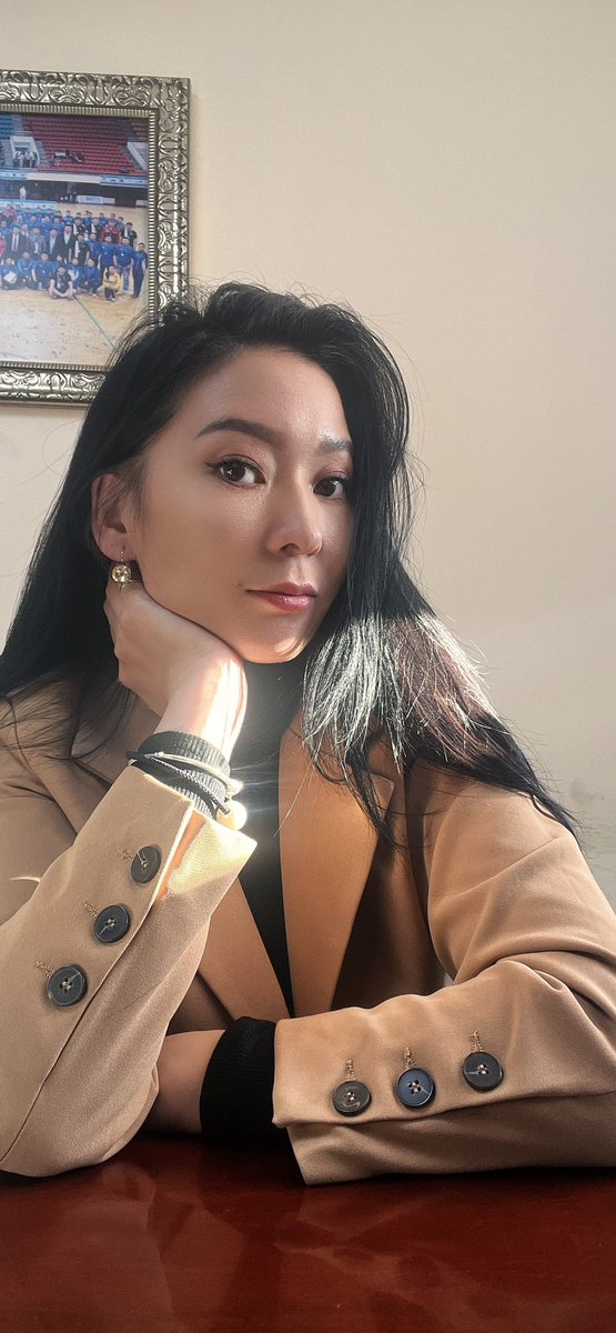 Нэг тийм сэтгэлрүү бензин цацсан хүмүүс байхын тэ...