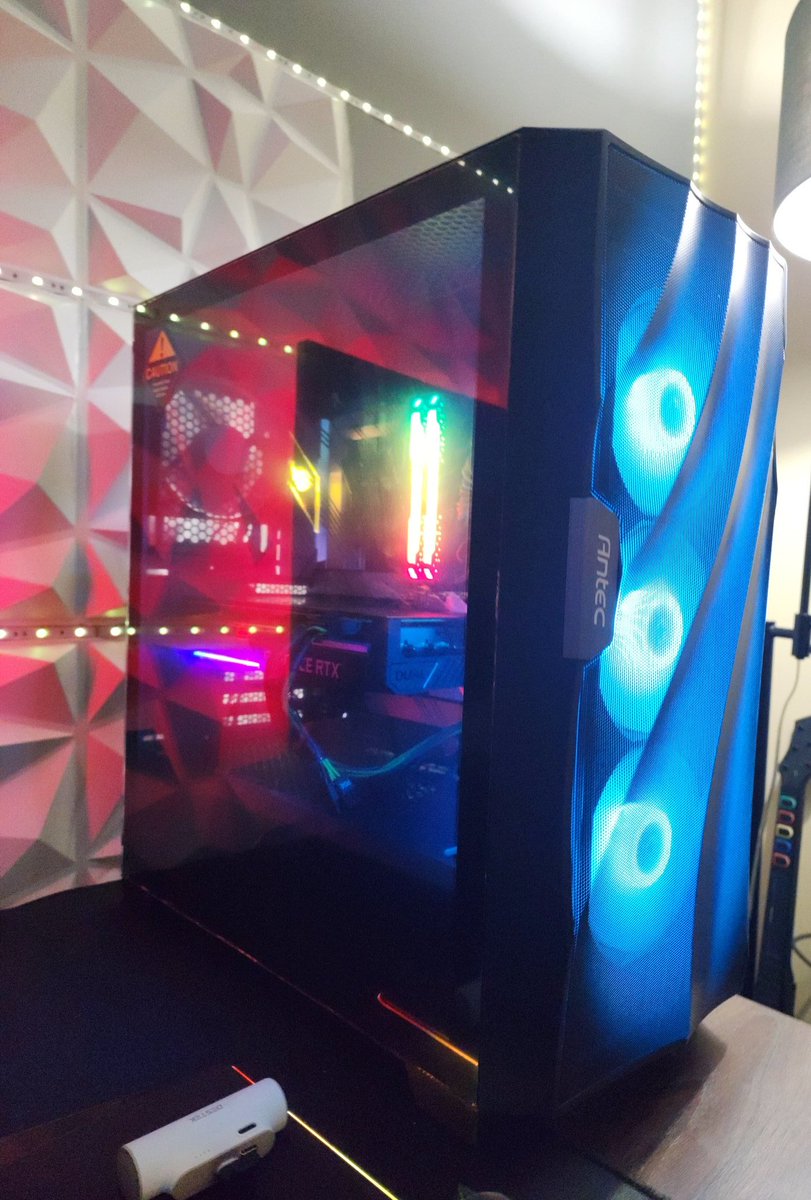 davidb9408's tweet photo. Brand new set up #ASUS #asustuff #RTXOn #samsungtabs9plusFE #RGB #intel #corsair https://t.co/5PMU1xpNSZ