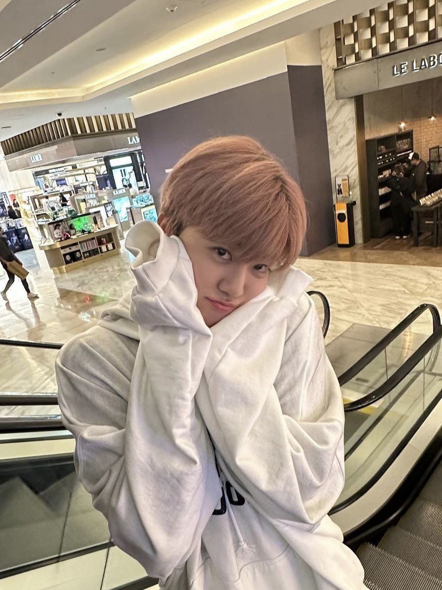 李J tweet media