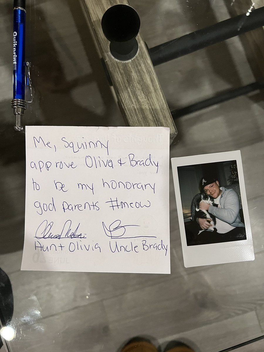 samandsquins's tweet photo. Me finally found my g parents 

Some ppl call her liv but that’s my Aountie Olivia Leah and my god pissy cat dad Brady Alexander (onion playground) 

Ef anything happen 2 my mom n dad - me has parents https://t.co/bCK3dDiBVE