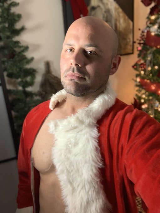 Don&rsquo;t worry the naughty list can still get you a visit from this bad Santa! 😈😘 https://t.co/M8coNtX5