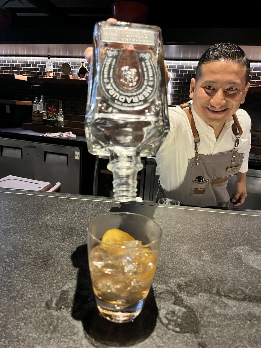 TeamGumball5's tweet photo. QUEUE THE FUCKING MUSIC AND BEING IN THE CLOSER!! #TequilaOldFashion #WheninMexico #WhatsinArtiesMouth https://t.co/h4fhT2mBdW