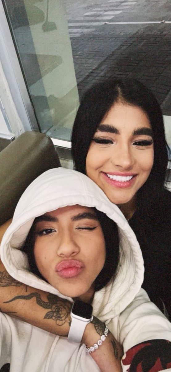 valebu_u's tweet photo. Feliz 26 a mis mamis bellas 🥹🖤 https://t.co/KKLXZ03Ayr
