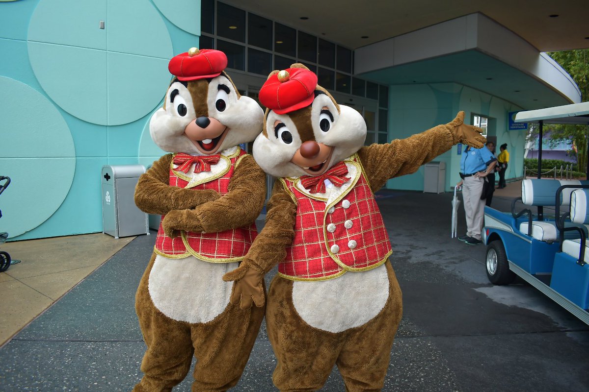 m41112t's tweet photo. 今日は朝から賭けに出ました🥺

クリスマスコスのキャラバンに会いたくて
17あるホテルからポップセンチュリーを
賭けで行ってみたらまさかのドンピシャ😭✨
キャラバンに遭遇出来ました😭💓

クリスマスコスのチデジに会えて
幸せだった❤️

デイジー天使👼
 #るちあのFL生活 
 #charactercaravan https://t.co/wWRKDAyWjn