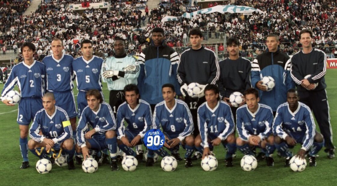 axelsolisrmz's tweet photo. Dos jugadores de @Rayados participaron en el partido amistoso Seleccion Resto del Mundo vs Selección de Europa en la Ciudad de Marsella 

Un año antes (1997) del inicio del Mundial #Francia98 

De que jugadores de #Rayados se trata ?
Y que acompañaron a figuras como #Batistuta 🇦🇷 #Ronaldo 🇧🇷 #Kanú 🇳🇬 #Margas 🇨🇱