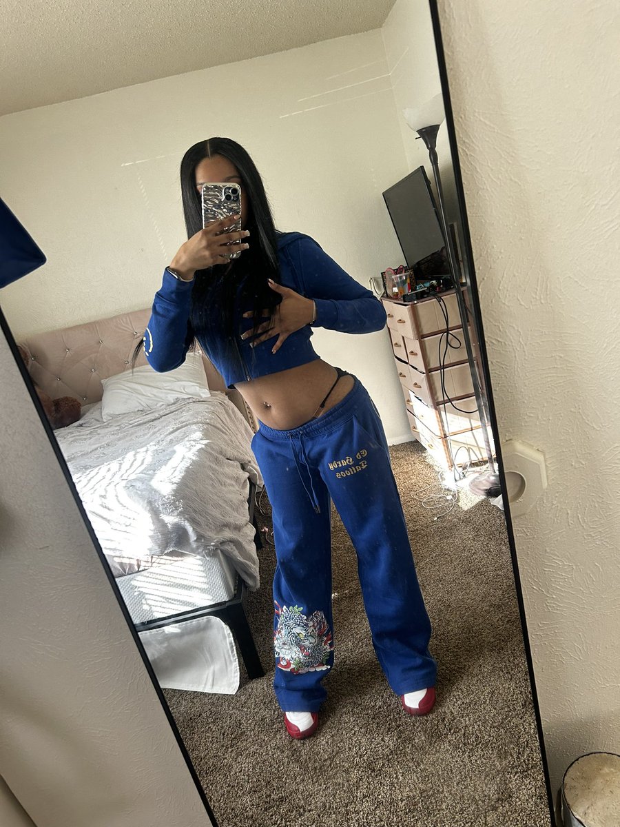 guttakezz's tweet photo. merry Christmas💙 https://t.co/b4k4SvLqRG