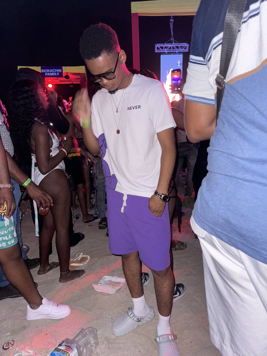 ChaseMyrie's tweet photo. #chugit bad uf https://t.co/TMUDcIagTT