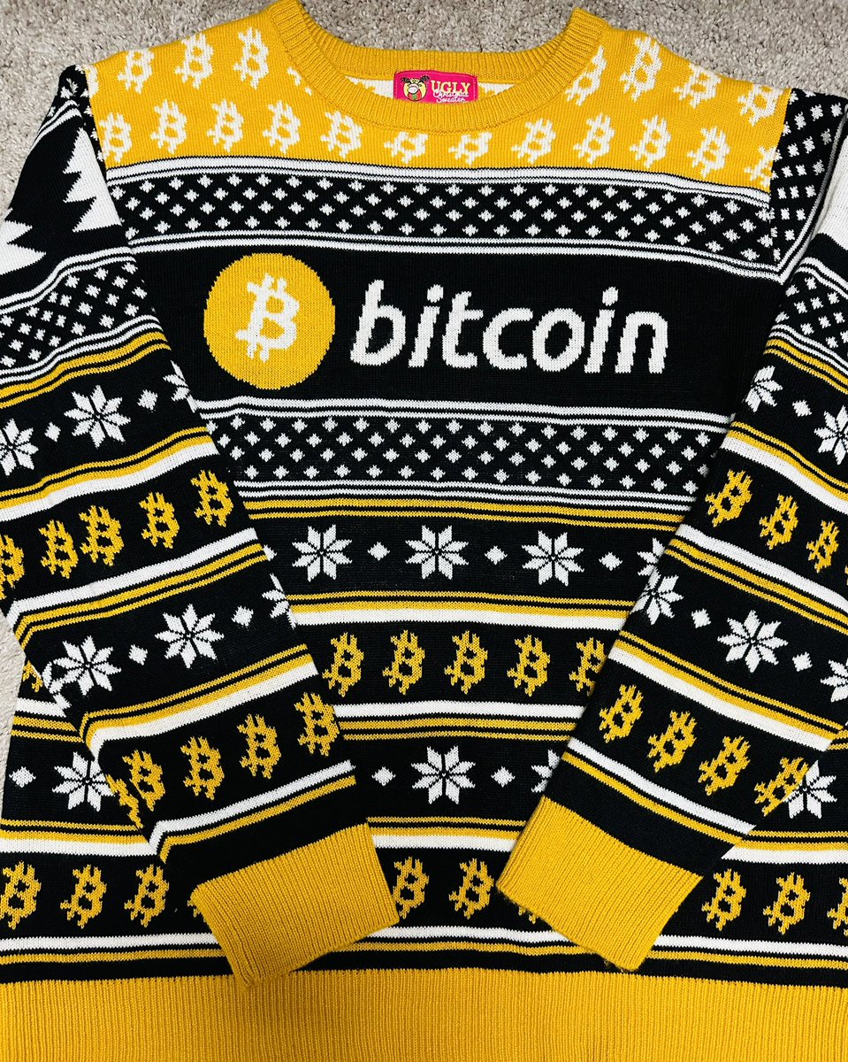 We had an ugly christmas sweater theme at my parents house today. I had to whip this bad boy out!! 

Hopefully by next year, I will find a Solana version of this. 

*None of the normies in my fam understand crypto 😅*