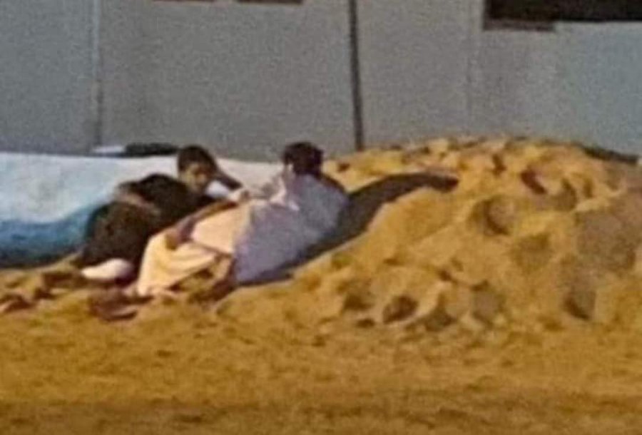 أنا و الأرق طول الليل :