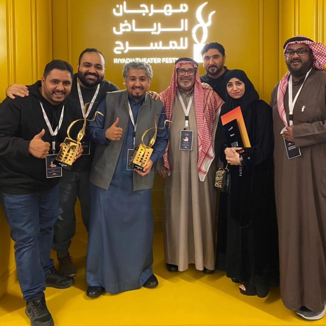 AlhamoodW's tweet photo. الحمد لله رب العالمين اختتم أمس #مهرجان_الرياض_للمسرح و بفضل الله سبحانه  ثم جهود زملائي في الفريق حققنا و لله الحمد  جائزة أفضل ديكور و جائزة أفضل نص و الأهم من ذلك تركنا بصمة جميلة في هذا المهرجان و  استطعنا تقديم عرض يليق بهذا الجمهور الراقي فشكراً لكم زملائي في فريق صفعه 🌹❤️ https://t.co/bG8mIr7YAl