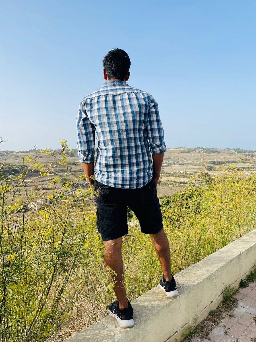 एउटा कुरा याद राख। जिन्दगी मा सबैको आफ्नै आफ्नै भोगाइ हुन्छ। कहिले उसलाई पनि सोधि त हेर कस्तो थियो उसको गन्तव्य?🙏