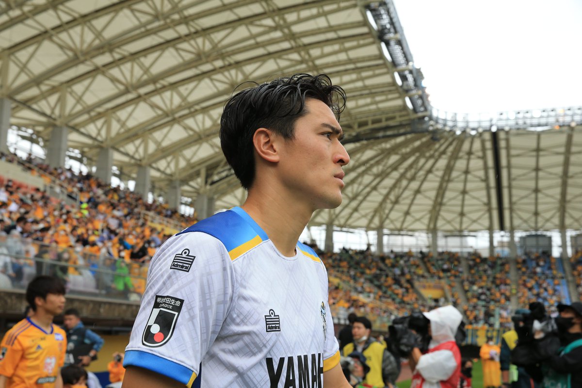 Jubiloiwata_YFC's tweet photo. 【伊藤 槙人選手　契約更新のお知らせ】

#伊藤槙人 選手（DF）と来季（2024シーズン）の契約を更新しましたので、お知らせいたします。

https://t.co/PayHut7X50 https://t.co/EDQt1NpUnG