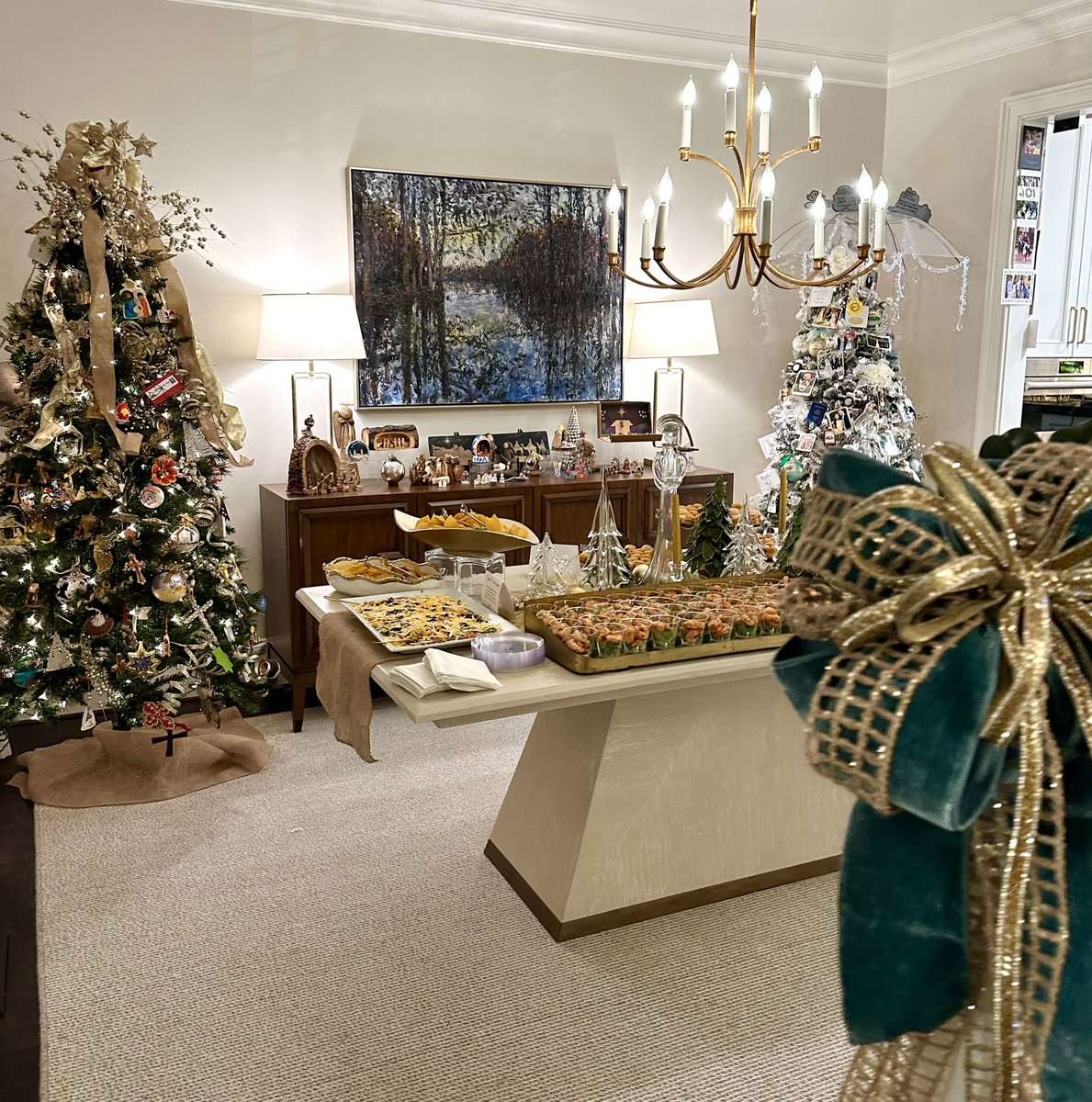 merriest time of the year 🎄

beyond full 🍗🍷&amp; thankful + wishing everyone the happiest holidays ✨