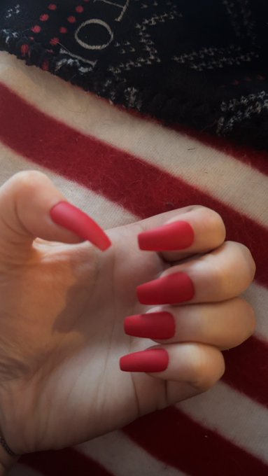 Christmas nails ❤️ https://t.co/mPfTxOd8Ug