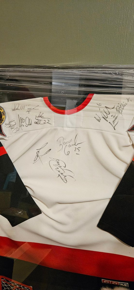 jaymes_raye's tweet photo. Hello, fellow Sens fans! I'm looking for some help identifying some signatures on a jersey I've had since the '97-'98 season. From what I can tell and remember, from left to right, the signatures are:
#OttawaSenators
#sens
#GoSensGo https://t.co/7j7EEsnEyD