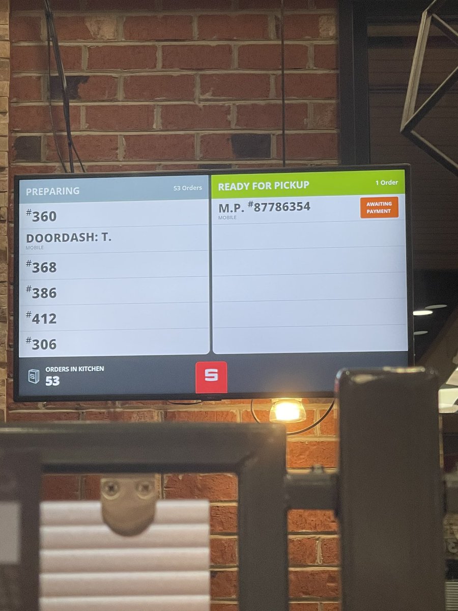 CJBoggess's tweet photo. @sheetz get rid of this mobile order bs. Literally in line over an hour waiting in food while your staff focuses on completing orders for people that aren’t here and haven’t paid. Answering phone about mobile orders too, instead of completing orders. https://t.co/oHgth6voyf