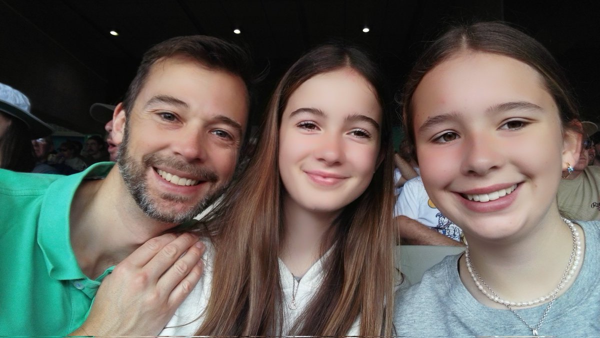 OwenHewlett's tweet image. All the way from the UK for the Boxing Day test match #AUSvsPAK #MoveYourMind