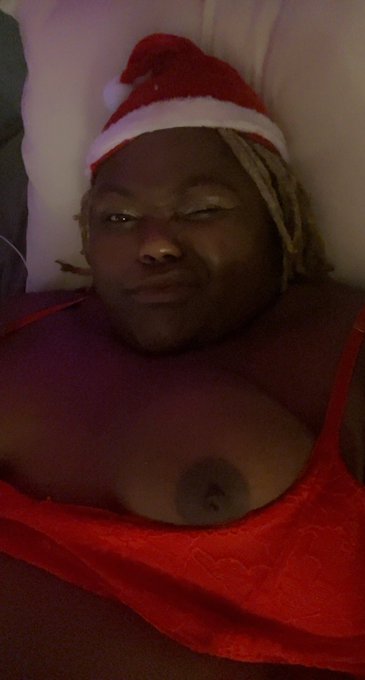 So&hellip; we all been drinking all day, right? &hellip; anybody else feel like it&rsquo;s getting horny in here? 👀 https://t