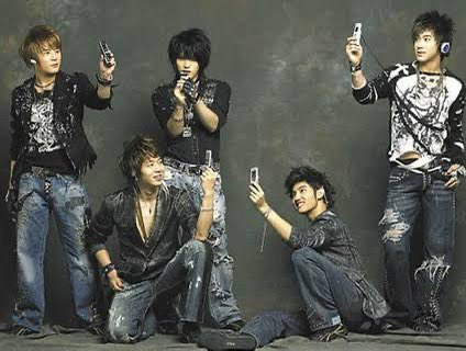 kchartsmaster's tweet photo. 20 years ago today, TVXQ! debuted. https://t.co/si2rlsak3f