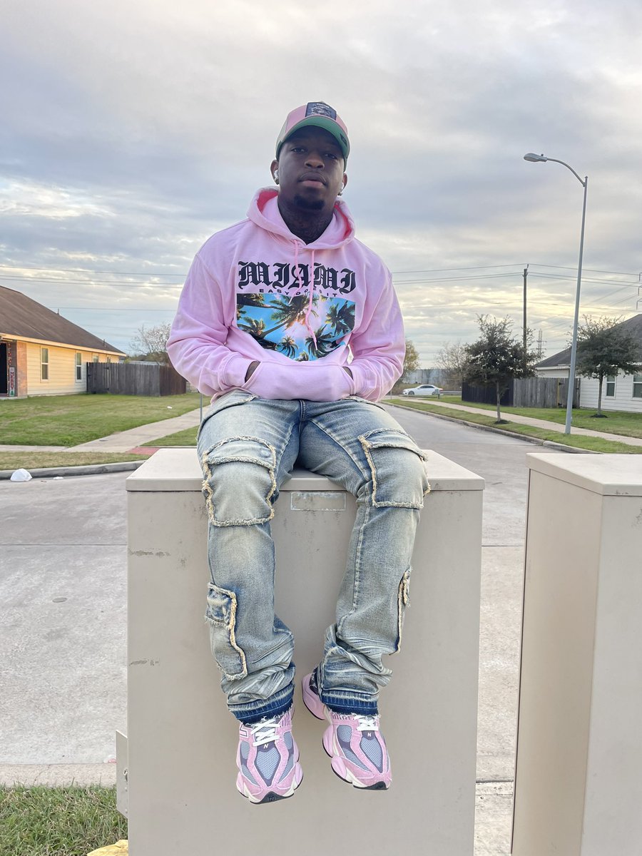 ftfceo's tweet image. this time last year i was 🔒 up , i thank God he brung me back home again 🤞🏾❤️ #FTFCEO #FREEPOPS #FTF4L