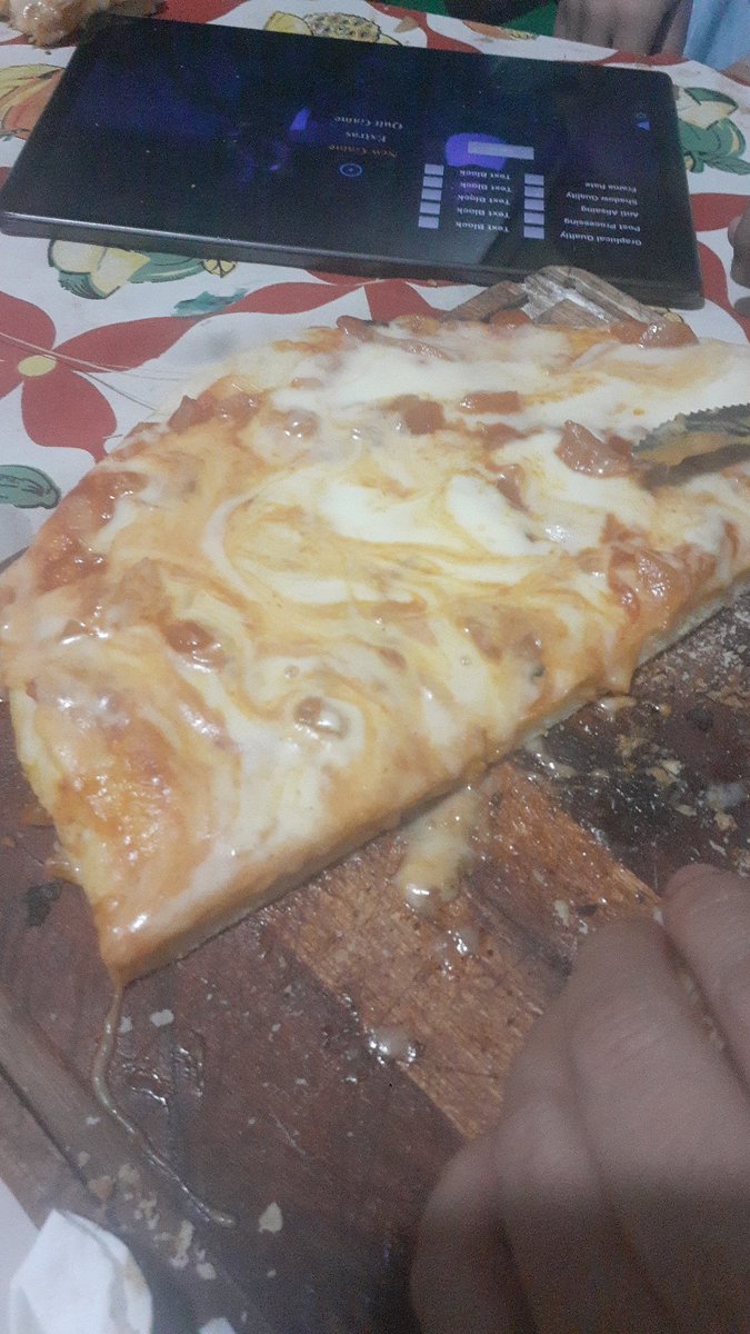AlemRotela83475's tweet photo. Esperando @GranHermanoAr miranto @EscapePerfecto con pizas hecha por mi hija sofia feliz navidad @EscapePerfecto @GranHermanoOfi3 https://t.co/DCDI7ebDyA