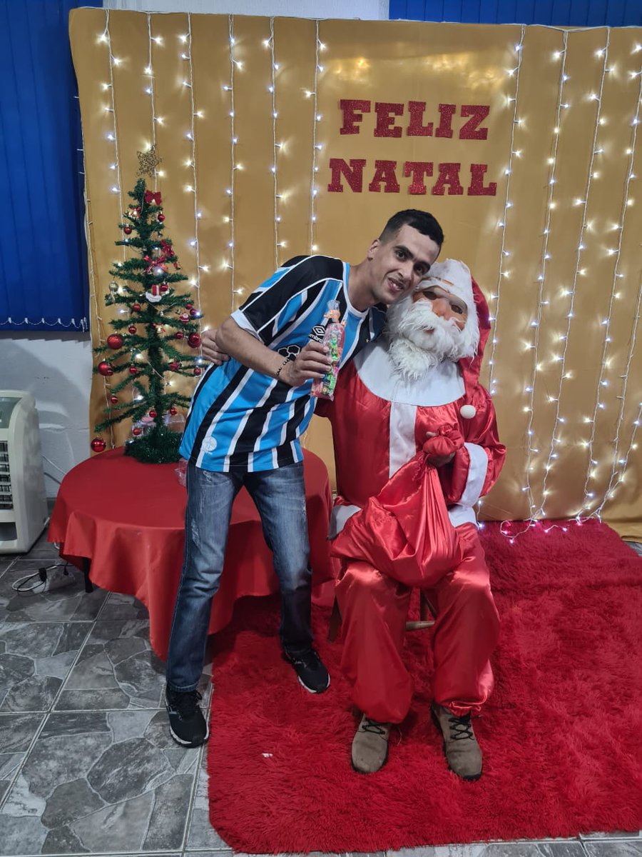 InteractBom's tweet image. O Interact comemorou o Natal há alguns dias atrás, em uma linda ação na APAE. A mensagem que queremos trazer com as fotos desse dia, é que todos nós seríamos muito mais felizes se tivéssemos o amor, a simplicidade e a luz que essas crianças têm em seu coração! ❤️ 
Feliz Natal!