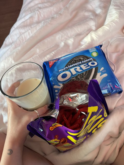 My Christmas Breakfast ?? https://t.co/pcw9pvNDXi