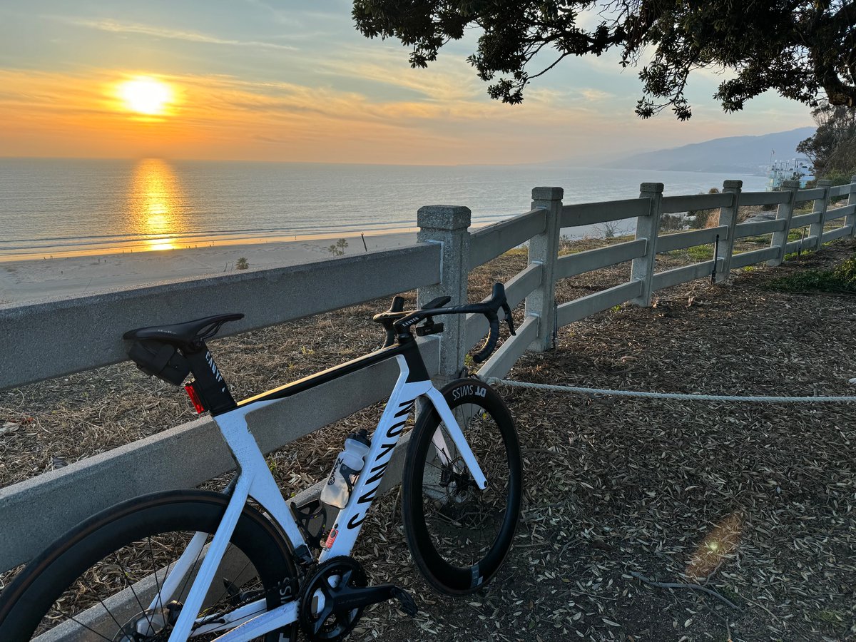 Riding into the sunset and the new year full of energy and plans 🚴‍♂️