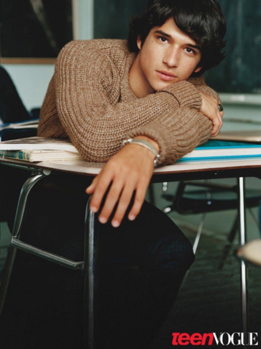 Tyler Posey tenía los 19 años de edad recién cumplidos cuando comenzaron  las filmaciones de la primera temporada de Teen Wolf en 2010. Una  adaptación de la película de 1985 a una, image size:900x1200