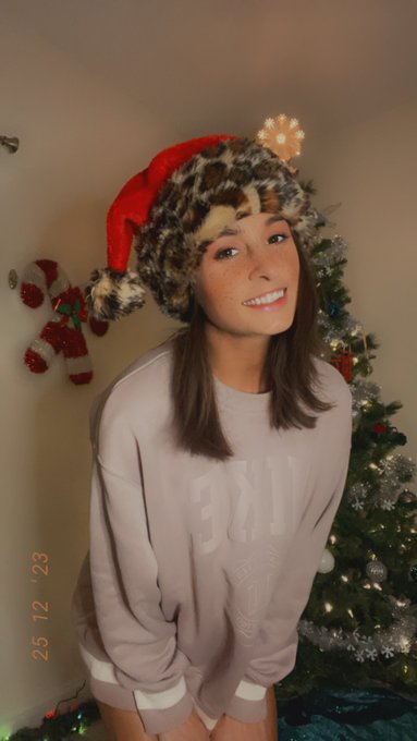 Merry Christmas! 🎅🏼🎄🎁🥂 https://t.co/pVWEiU0xcj