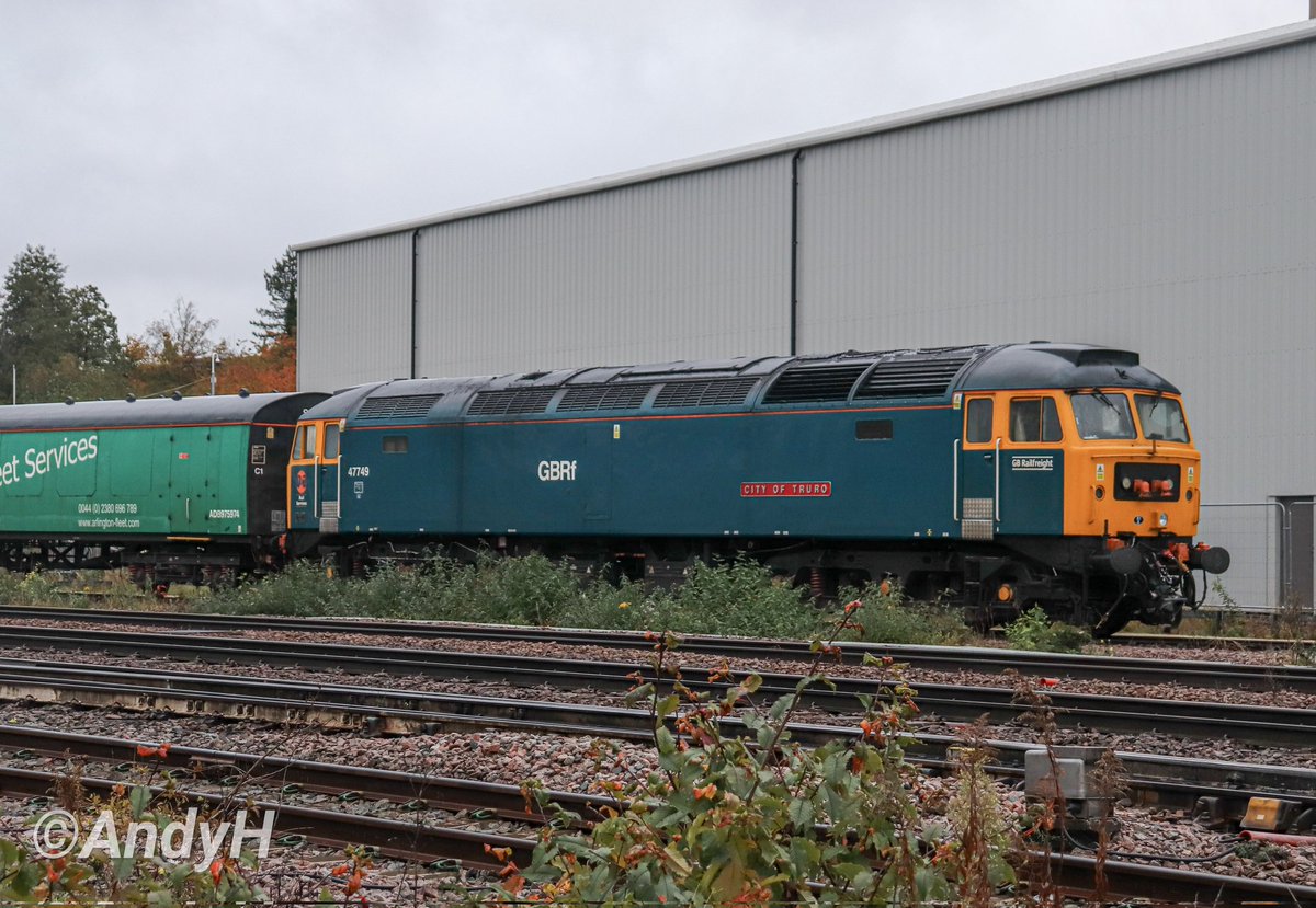 holtona72's tweet image. #BoxingDayBlues A look back to November this year &amp;amp; a Saturday afternoon trip to Leicester with @Bennybizzle1, meeting up with @LeicRailAle170 for some 📸s &amp;amp; a 🍺. @GBRailfreight 47749 'City of Truro' was stabled in a handy spot with some barrier coaches #GBRF #DuffWatch 4/11/23
