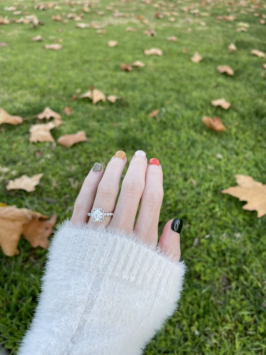 deshplease's tweet image. Forever Lucky 💍✨🎄

@LuckyGhostTV #officiallyengaged