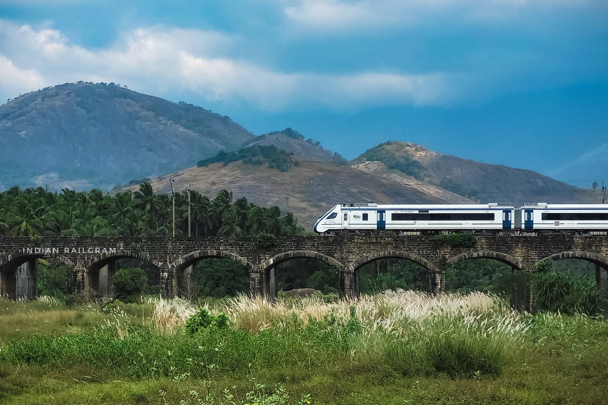 Chennai Central - Kozhikode Special Fare One Way Vande Bharat Special(06041) crossing Kottekad Arc Bridge #VandeBharat #vandebharatexpress <a href="/GMSRailway/">Southern Railway</a> <a href="/DRMPalghat/">Palakkad Division</a> <a href="/RailMinIndia/">Ministry of Railways</a> <a href="/AshwiniVaishnaw/">Ashwini Vaishnaw</a> <a href="/rpfsrpgt/">RPF PALAKKAD DIV</a> <a href="/KeralaTourism/">Kerala Tourism</a>