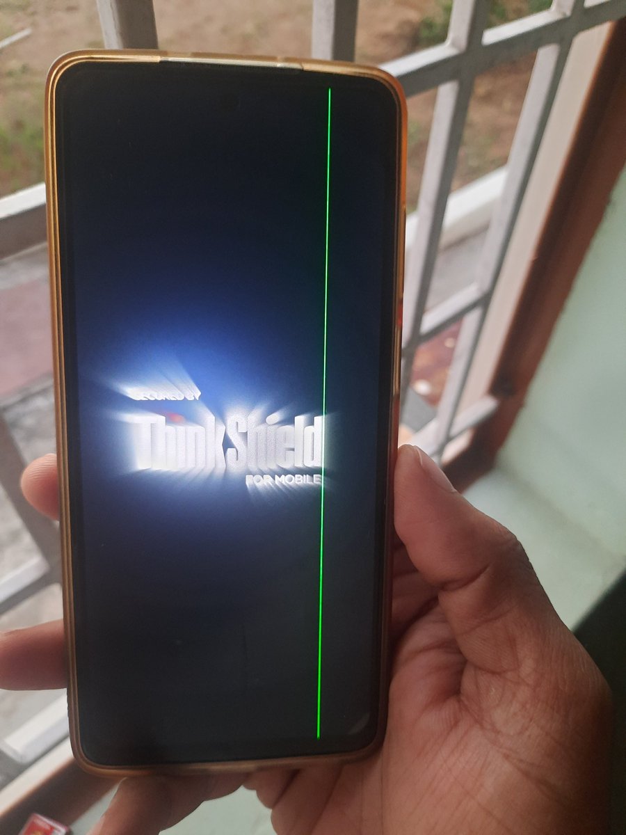 Sujayaswin's tweet photo. @Siva_Bharani Bro motog52 green line issue from yesterday. No update did. No new app were installed.but don't know how it came. Its out of warranty https://t.co/HOeXcUH0TA