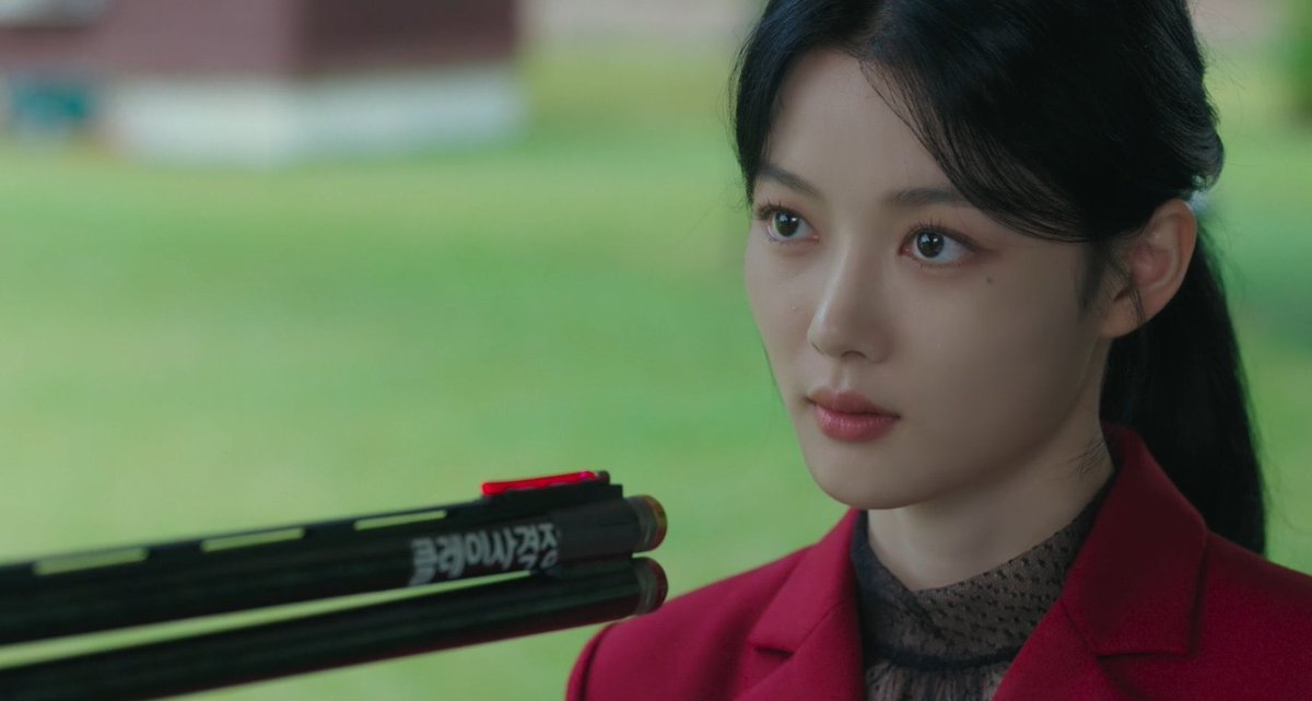 yoojungunnie's tweet photo. yoo jung’s visuals is literally the best bro https://t.co/2jE2YCEFFg