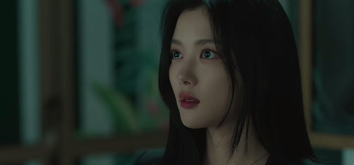 yoojungunnie's tweet photo. yoo jung’s visuals is literally the best bro https://t.co/2jE2YCEFFg