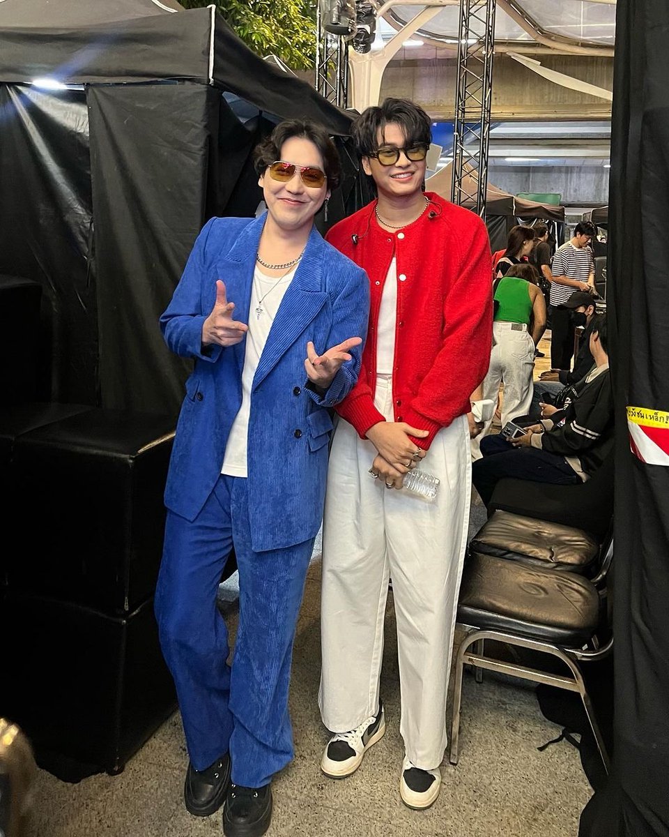 WeLoveTanont's tweet photo. ดีใจได้เจอนนท์ และ แฟนๆนนท์แฟม ในวันคริสต์มาสแห่งความสุขนะครับ ^^ 💙💙🎉🎉🎄🎄😆😆🥰🥰🎁🎁 #MCDong 🎤🎤🎤🎤
Cr. IG dongsira Update
#THEMAGICALCHRISTMASxNONT
#NONTTANONT
#NontFam https://t.co/KryVePKxRI