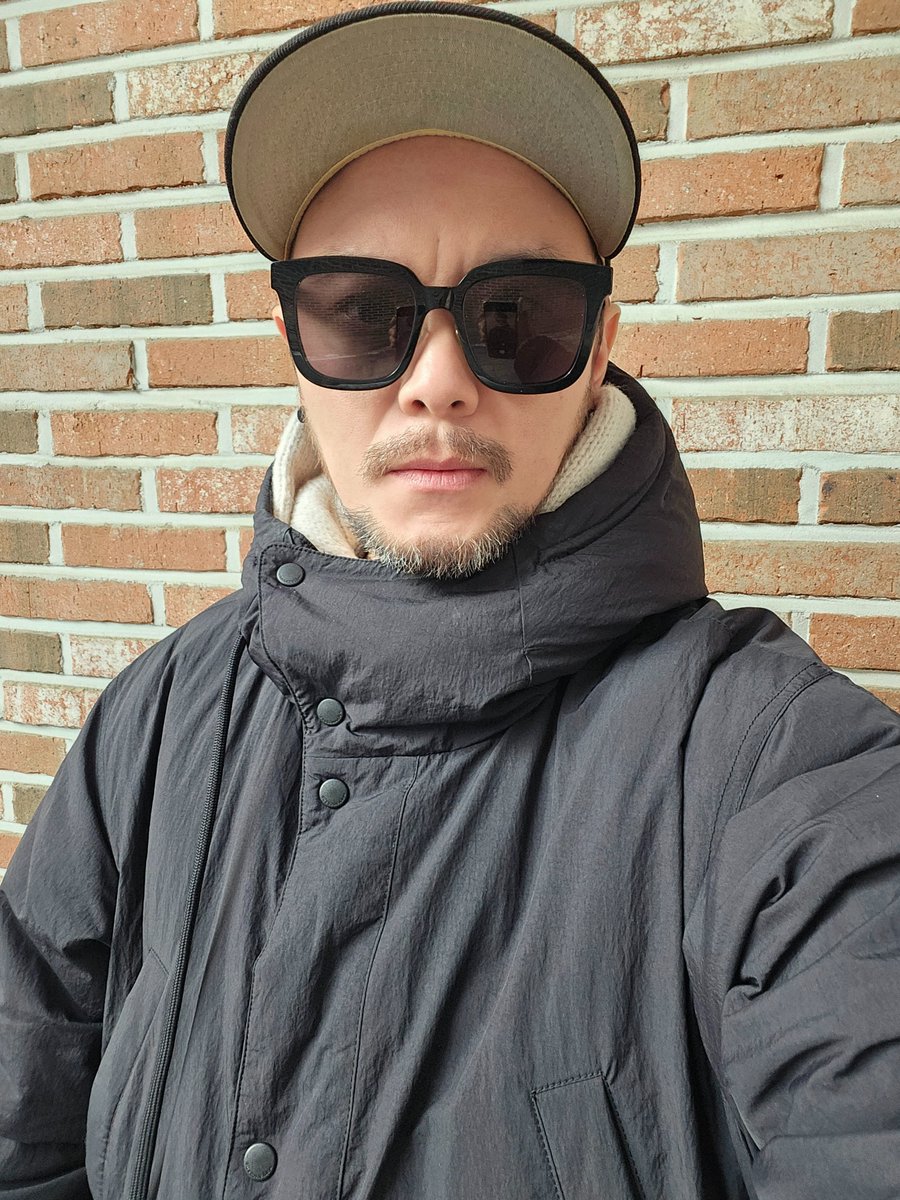 kornno8282's tweet photo. 날이 좀 풀렸고만
#뉴에라 #피어오브갓 #에센셜 #에센셜후드 #커스텀멜로우 #커스텀멜로우패딩 #겐조 #newera #fearofgod #essentials #essentialshoodie #kenzo #custommellow https://t.co/cDv48maHgG