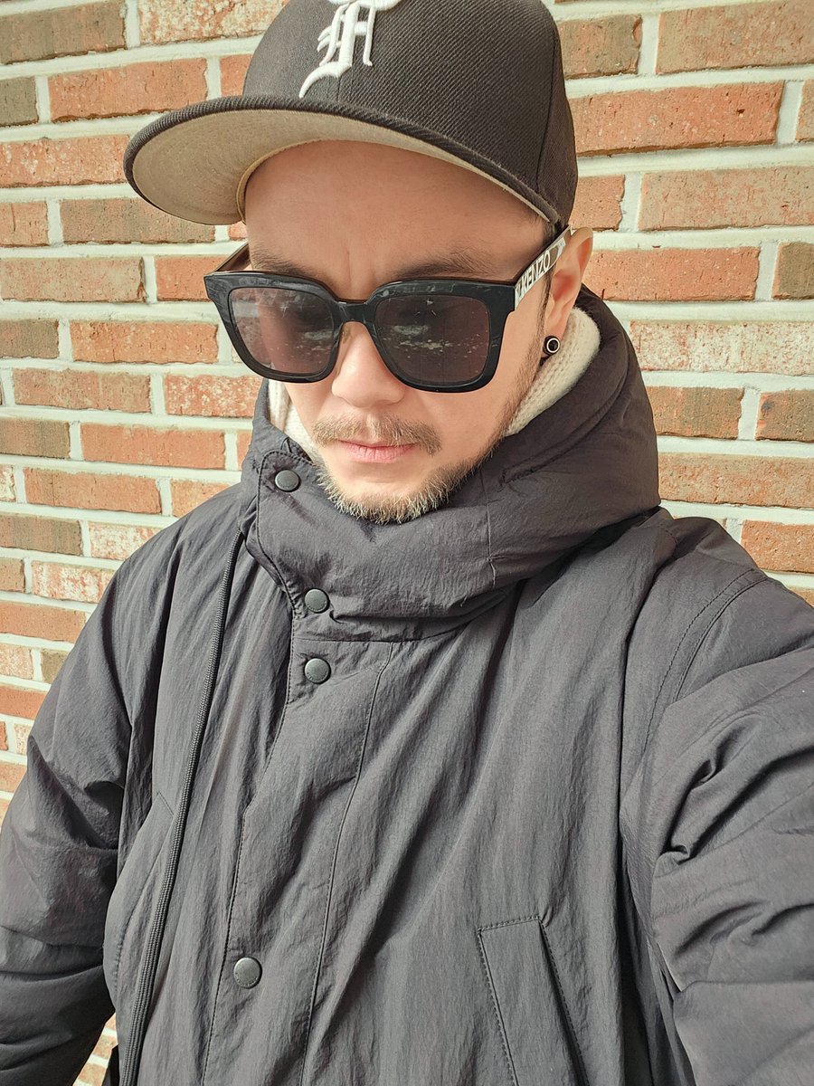 kornno8282's tweet photo. 날이 좀 풀렸고만
#뉴에라 #피어오브갓 #에센셜 #에센셜후드 #커스텀멜로우 #커스텀멜로우패딩 #겐조 #newera #fearofgod #essentials #essentialshoodie #kenzo #custommellow https://t.co/cDv48maHgG