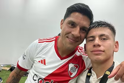 NotTobidj's tweet photo. 🚨 #River | Enzo Perez converso con Echeverri para que se quede y no firme con el City, le dijo que era joven y que ya iba a tener tiempo para irse a Europa, que jugar con River no tiene comparacion a nada.

A el monedita Echeverri le chupo un huevo, se va al city. https://t.co/XE81lhMtF0