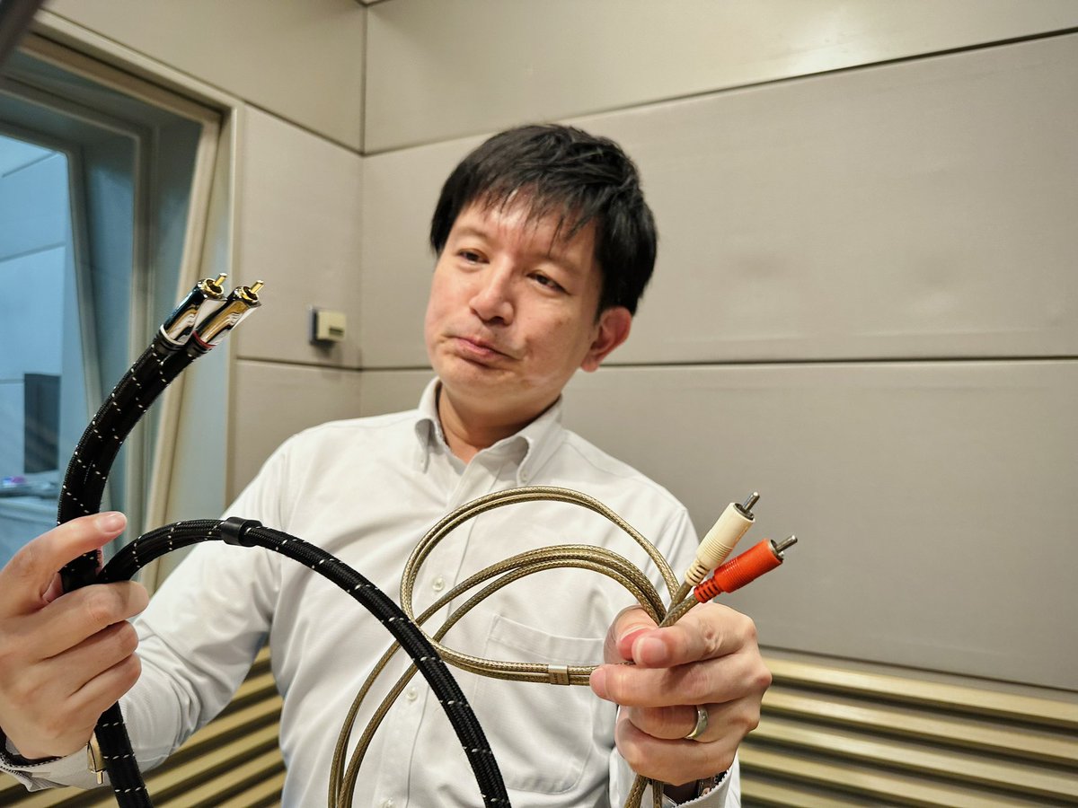 rkb_audio's tweet photo. 『オーディオのじかん』
第13回は、クリスマスソング🎄
をビンテージオーディオで再生しました!
また、#RCAケーブル を変えて音の違いを
聴き比べてみました📻
#SAEC LX-1010
#AVINITY AY-RCA-ST
こちらからお聴きいただけます↓↓
https://t.co/lYZKbPpofo
#radiko #rkbラジオ #オーディオ https://t.co/NzqeoUXEcL