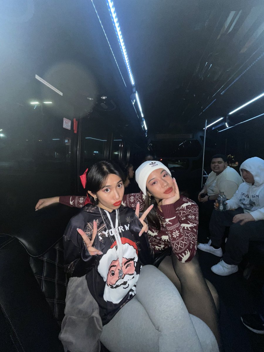 10 — christmas sweater 

@mekababy_eth ❄️🧣

#KasagiHolidayBucketlist #Kasagi #I2W