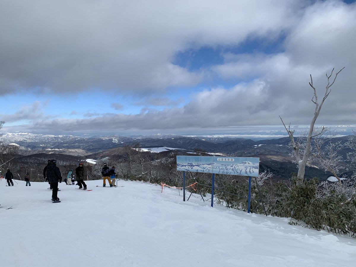 スキーシーズンイン！
硬すぎて転んで痛い、慣らして早めに帰る