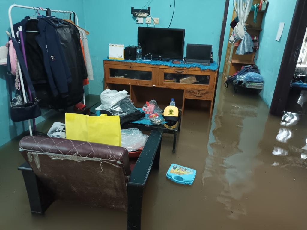 Hadiah Natal.. Banjir di Kota Serui Tanggal 26 Desember 2023
Sistem drainase yg sangat buruk...