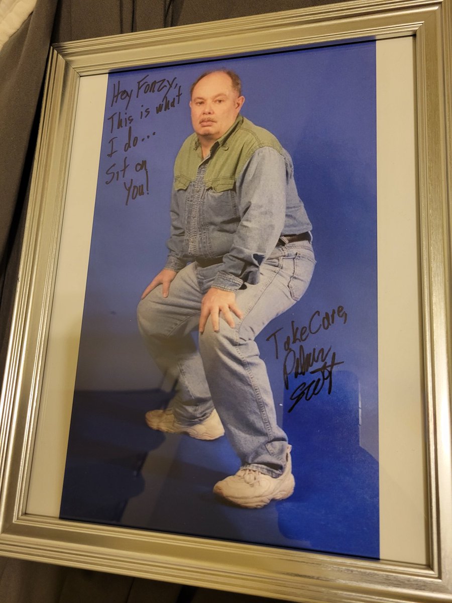 AyItsFonzy's tweet photo. Best gift I received this Chrimbus https://t.co/NBr8ZD7SjZ