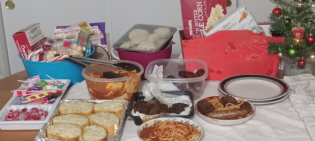 #ChristmasDinner at home just me &amp; hubby. #Italiani tonight as my sides #Traditions . #ChristmaEve tried something new, #cowboyChristmas BBQ, sides &amp; biscuits. I'm a #chefatheart &amp; full of creativity.  #HappyHolidays y'all!!!