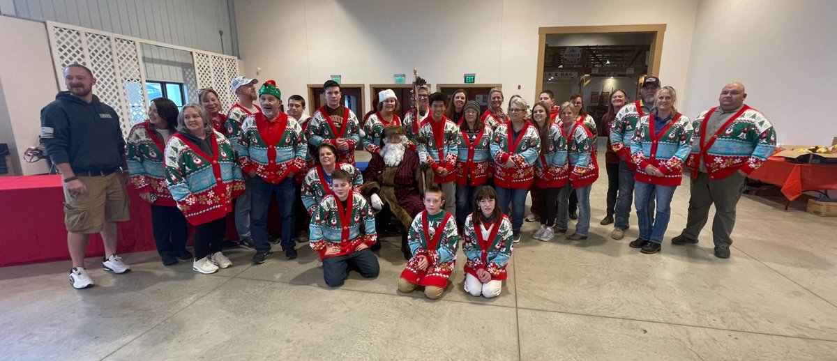 Merry Christmas and Happy New Year
from the M.A.S.H. Pantry Family

We will see you in 2024!

God bless our Veterans, Military families, and Gold Star Families! 🇺🇸