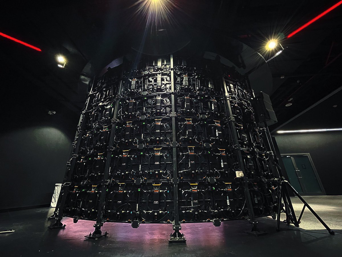 HaoLi81's tweet image. Our team at the @mbzuai #metaversecenter have completed phase 1 construction of the #metawall in collaboration with @Magnopus &amp;amp; #avispl. This multipurpose immersive display will be used for interactive 3D renderings, data viz, and volumetric capture with controlled lighting.