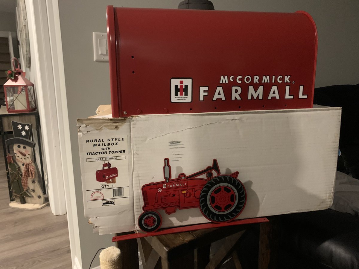Pasztor79's tweet image. Why farm some when you can Farmall…my bills will now be coming to me in style. #redpower