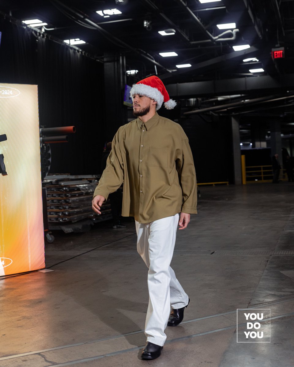 Suns's tweet photo. Santa Book 🎅

@PlayAtGila | #ComingInHot https://t.co/TRpYjNOBdI